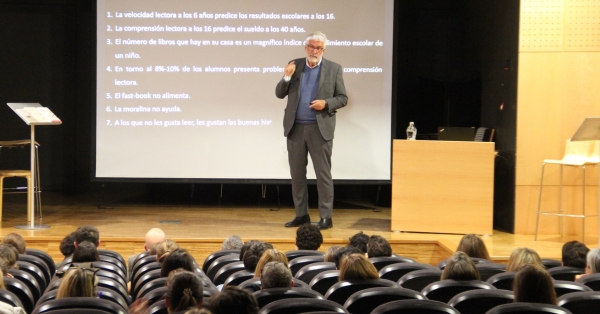 Gregorio Luri ofereix una xerrada sobre la importància de llegir i escriure